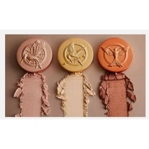 NIB Storybook Cosm Revolution Hunger Games Pressed Powder - Picture 2 of 3